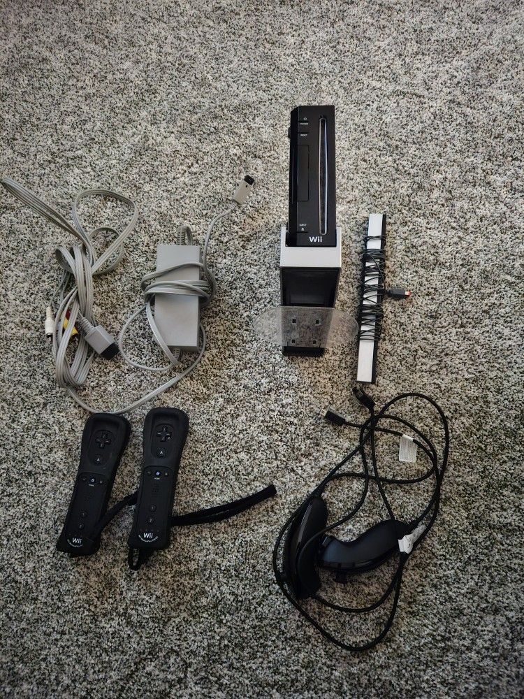 Black Nintendo Wii + 11 Games