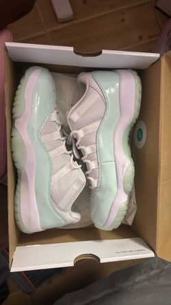 Air Jordan 11 Low Easter/Easter Violet Ore