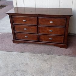 DRESSER. 