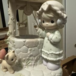Precious Moments Wish You Were Here Wishing Well Plays The Tune Wish Upon A Star Music Box