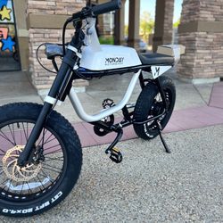 Monday E Bike 750 WATTS ADVERTISING 