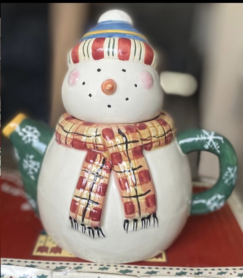 Debbie Mumm Marshmallow Snowman Mini teapot