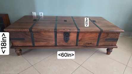 Cocktail table / chest storage
