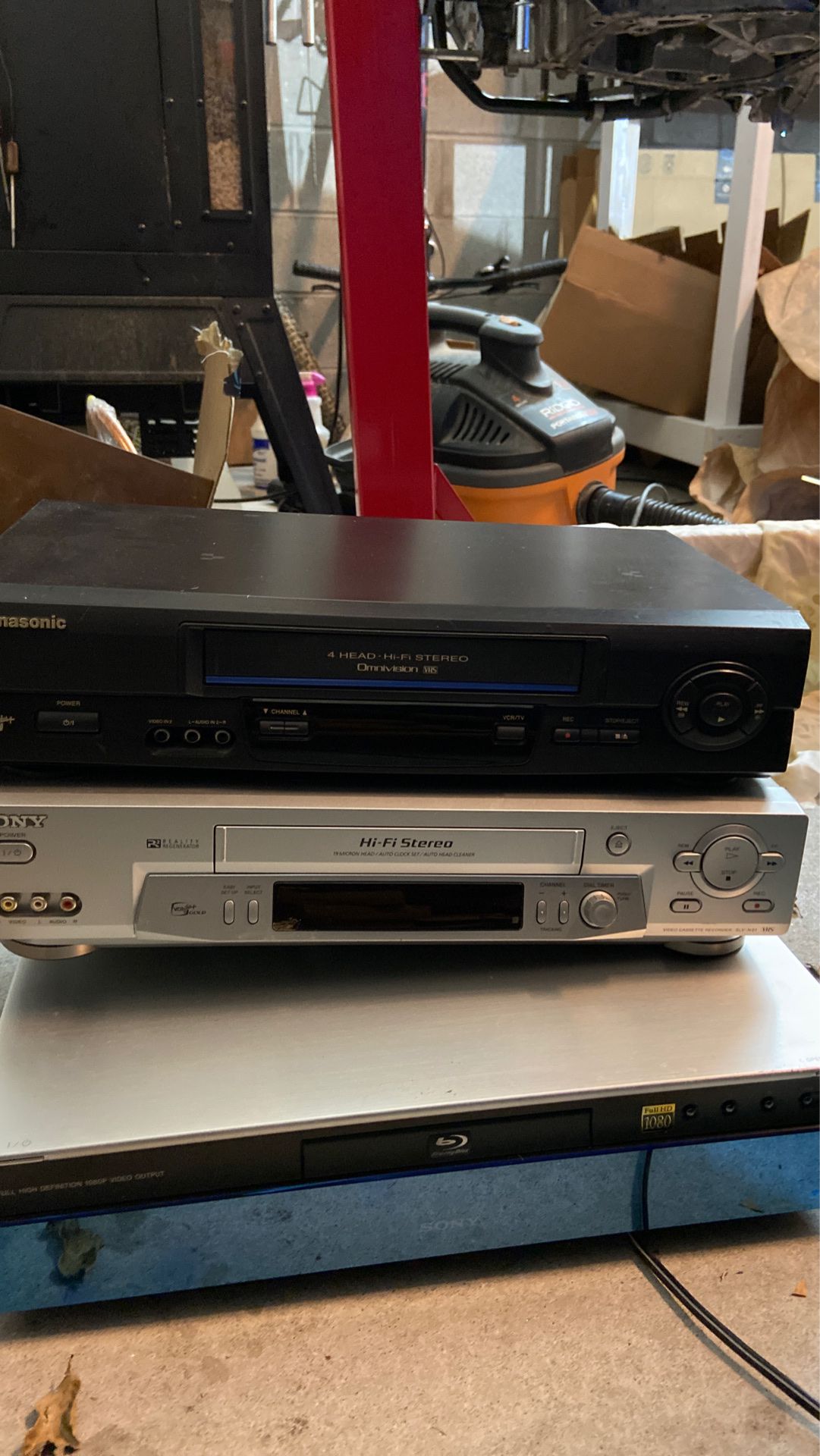 2 VHS players 1 blue ray