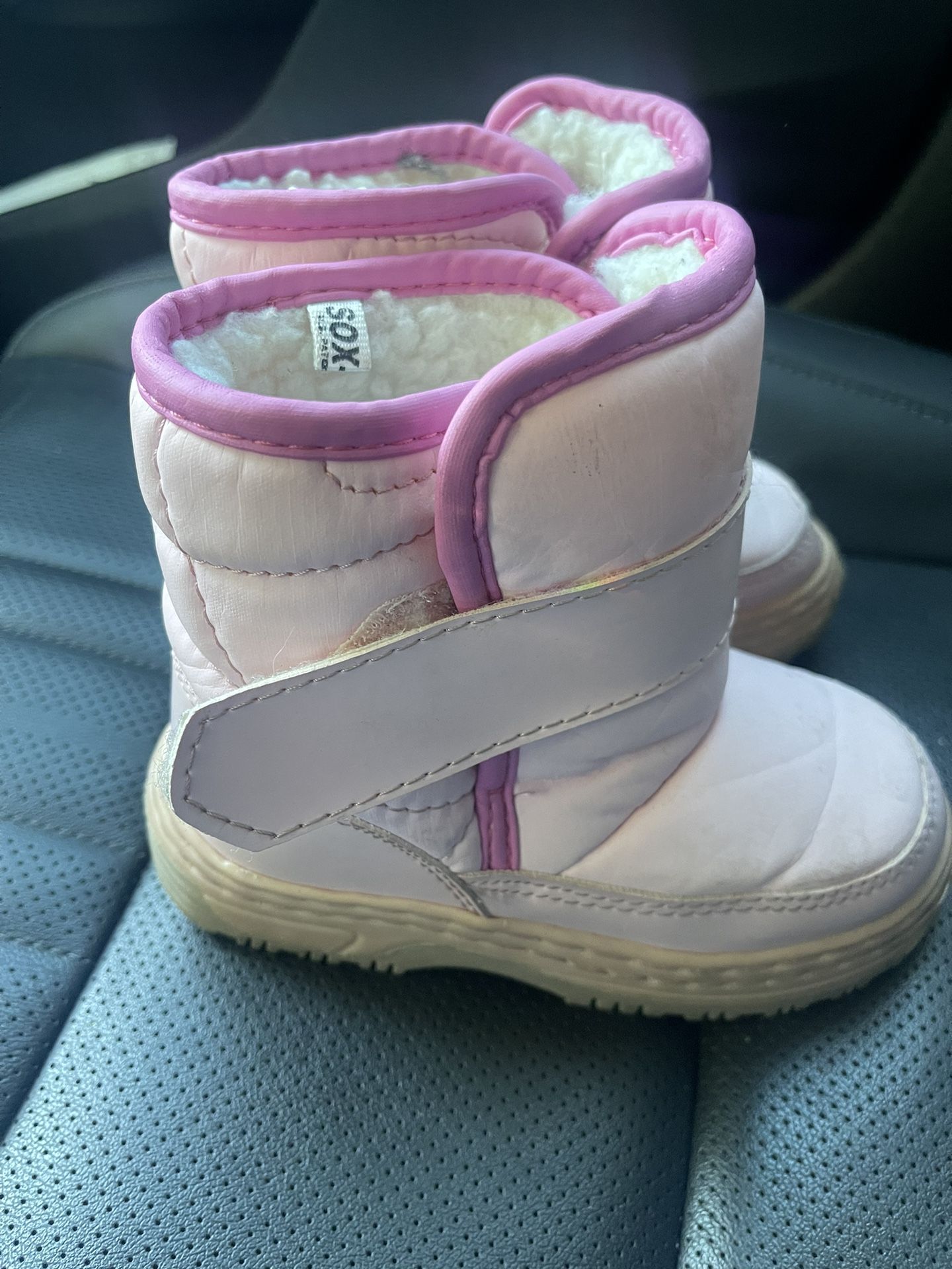 Girl’s Size 10 Snow Boots / Rain Boots