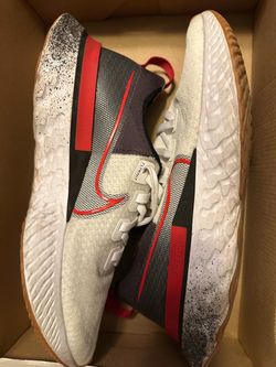 Nike Flyknit Sneakers Gray Red
