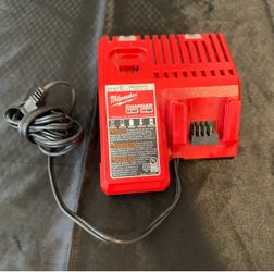 Milwaukee Charger M12 & M18