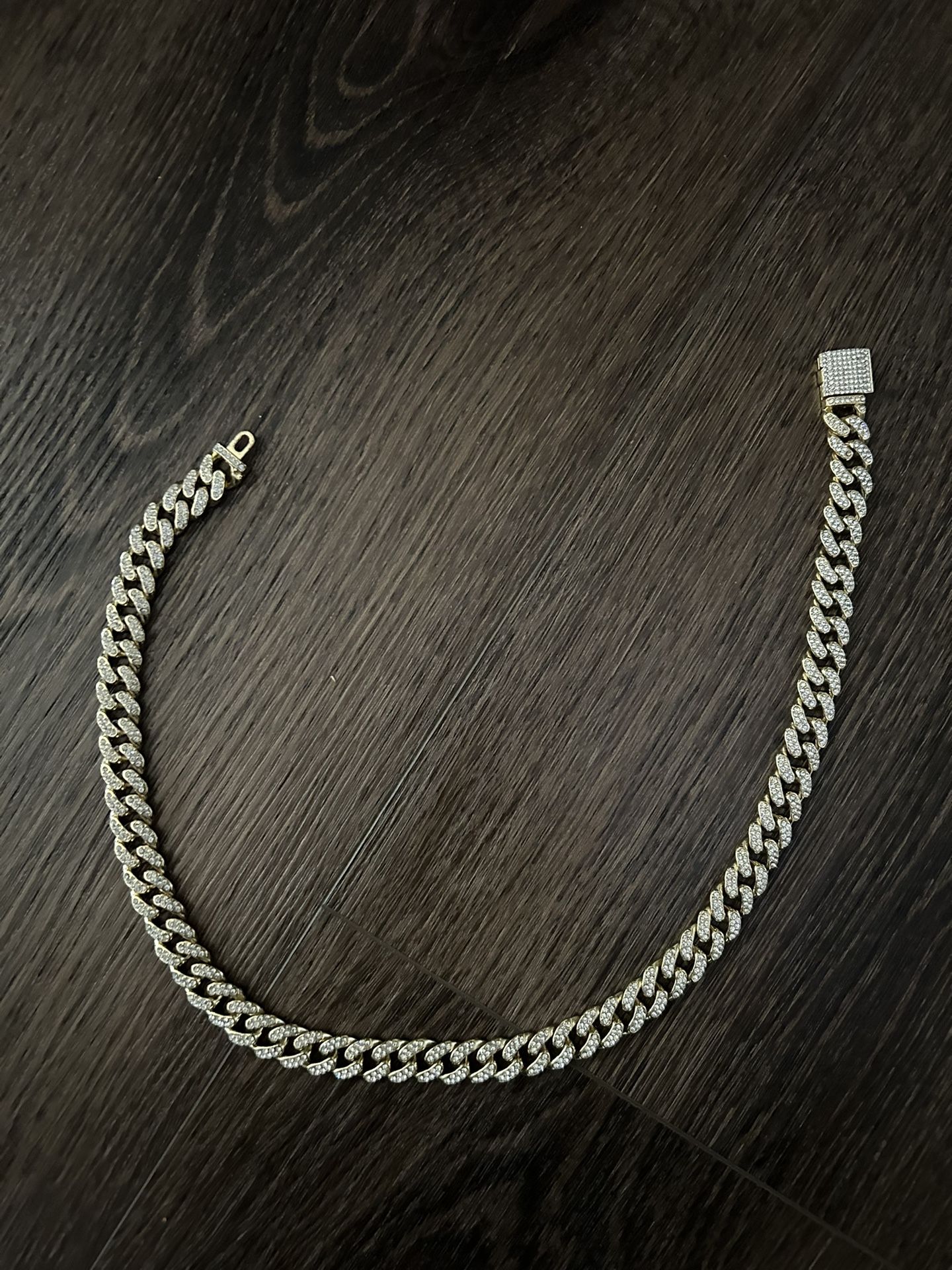 Gold plated chain with moissanite