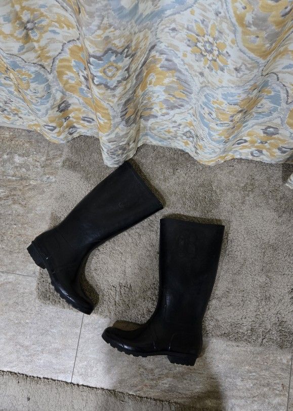 LADIES SZ 10 TALL BLK RAINBOOTS