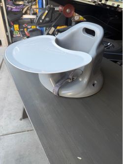 Boppy chair with tray