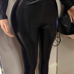 M Fashion Nova Black 🖤 Leather Leggings/Leggings Negro M Nuevos 