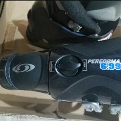 Soloman Women's 6.5 Ski Boots Used Once!