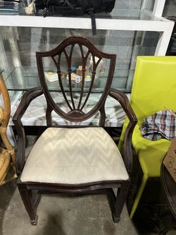 Vintage arm dining chair in fair condition p/u Willow Grove PA 