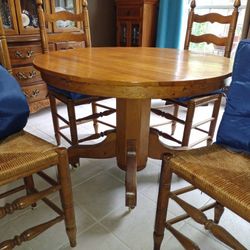 Solid Oak Vintage Dining Table w/Chairs