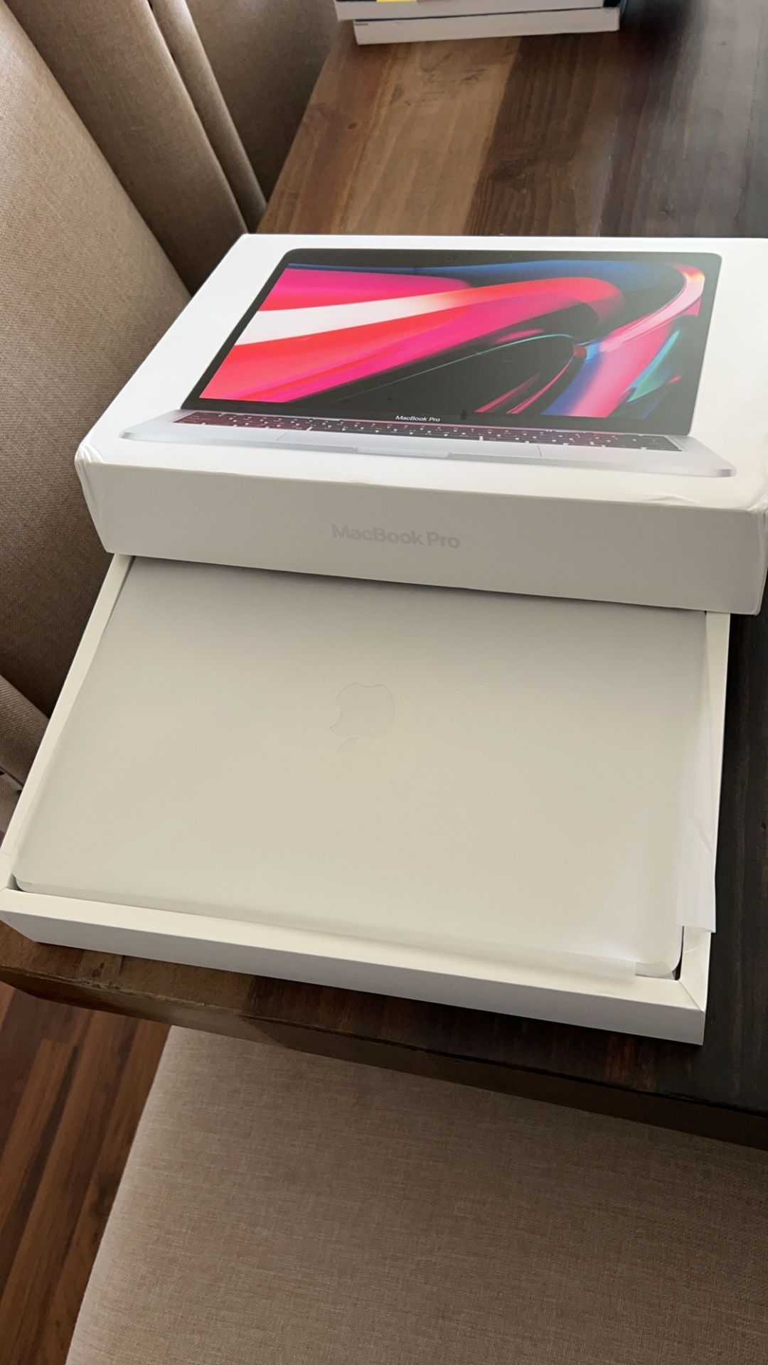 Apple MacBook Pro ((BRAND NEW IN BOX))