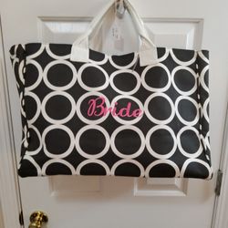 Brand New Bride ,S Bag Its A Nice size Will hold Alot Of Items  .    Size  . 19"×  19"×  8" .