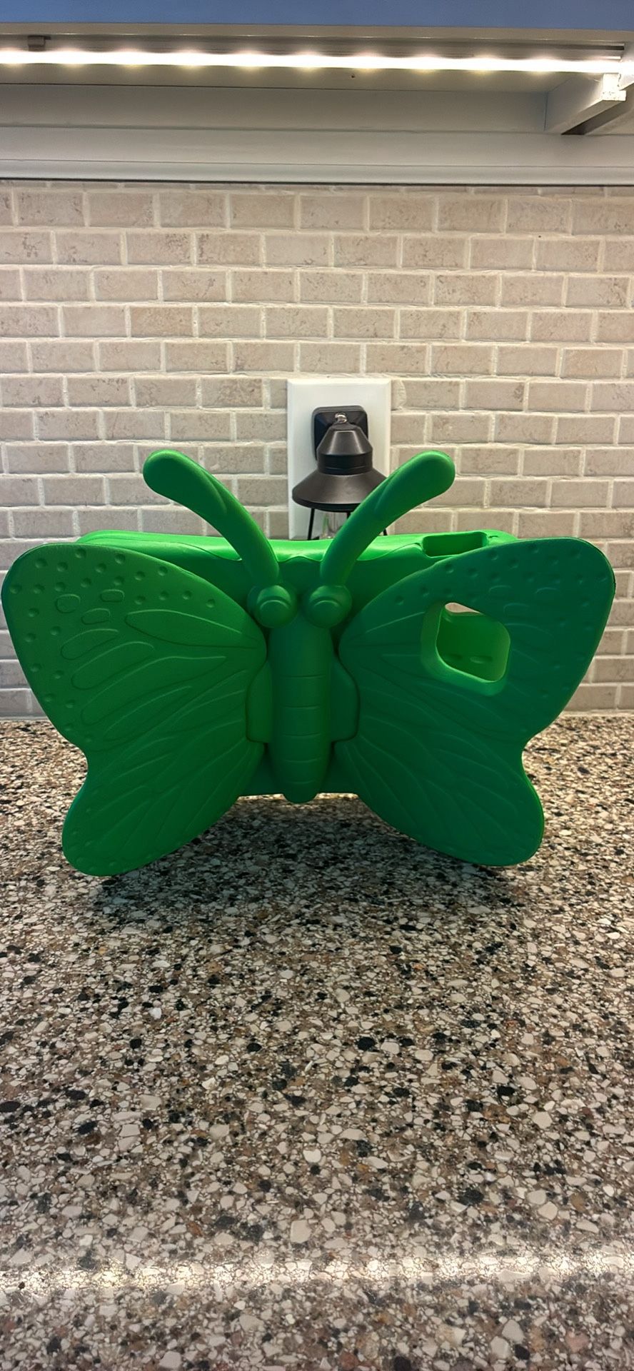 BRAND NEW IPAD COVER/PROTECTOR