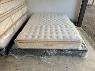 Like New - Queen Saatva Classic Luxury Firm Mattress - Delivery Available