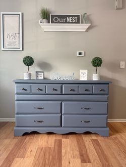 ✨🩶Beautiful solid dresser🩶✨