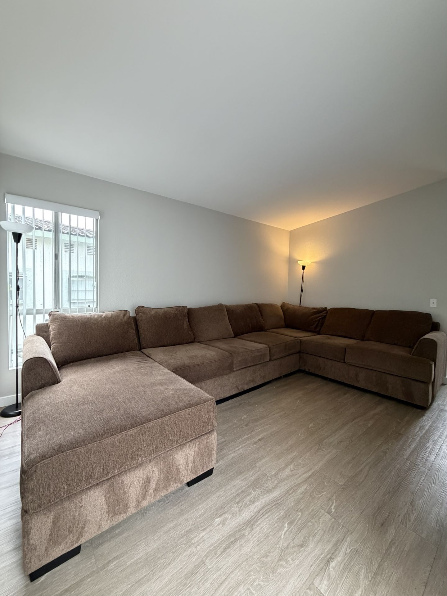 Huge Sectional Couch – Great Condition