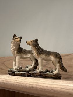 Wolves Resin Art Figurine