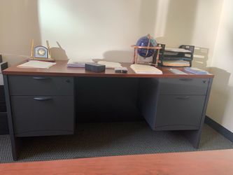 Knape & Vogt Rectangular Office Desk