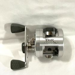 Like New Made In The USA (ZEBCO) Quantum Tour Edition US-300 fishing reel