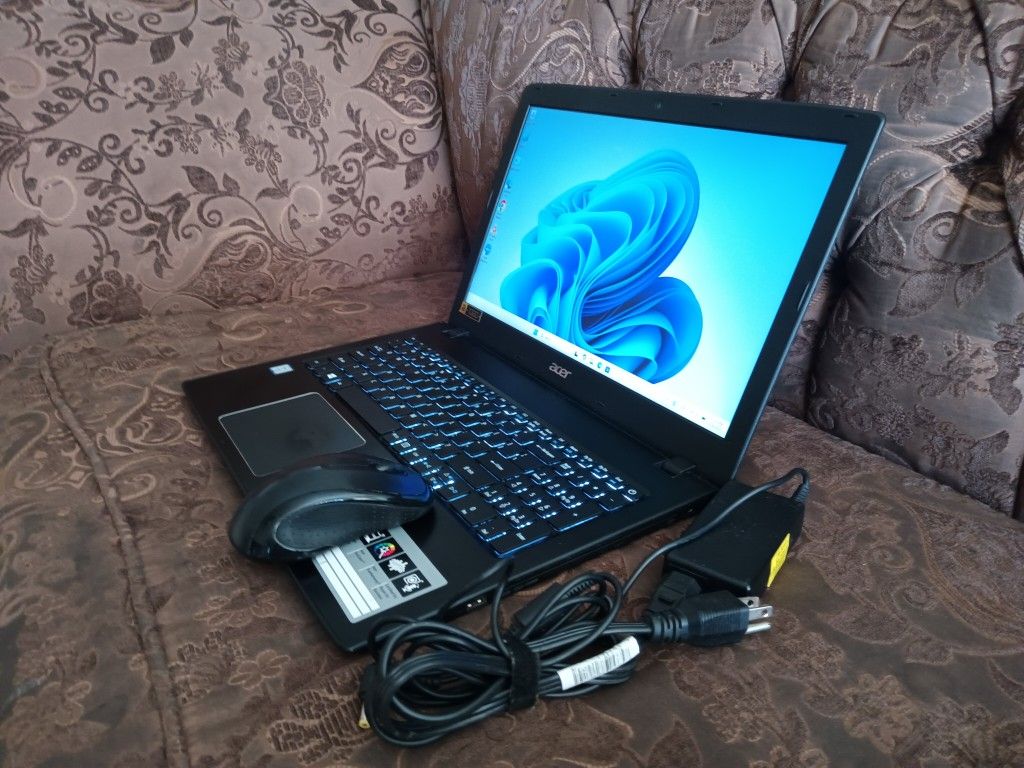 Laptop Acer Aspire E5-575-core i3-12gb Ram-256gb HD SSD Solid