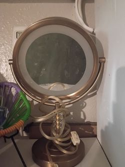 Lighted Vanity Makeup Mirror Gold