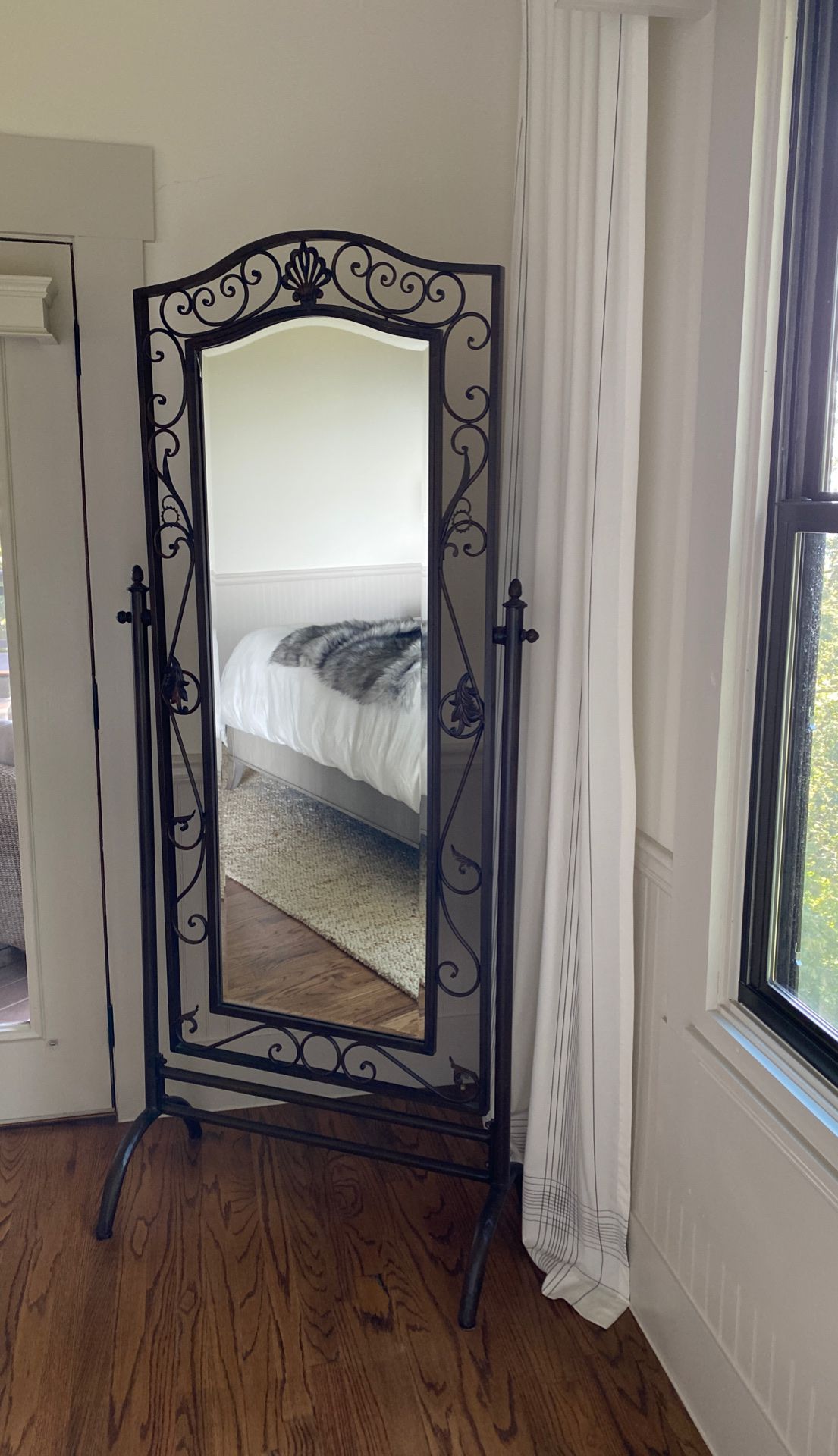 Decorative floor dressing mirror