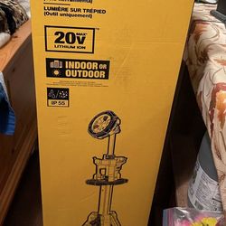 20V MAX 3000-Lumen Adjustable LED Tripod Light