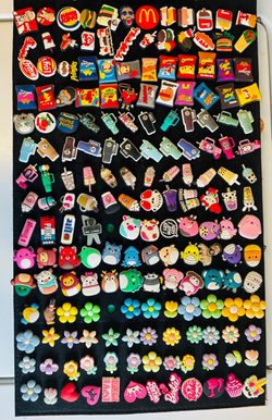 Croc Charms ($1 each/ $1 cada uno)