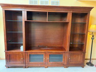 Entertainment center