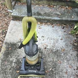 Eureka Bagless Vaccum 