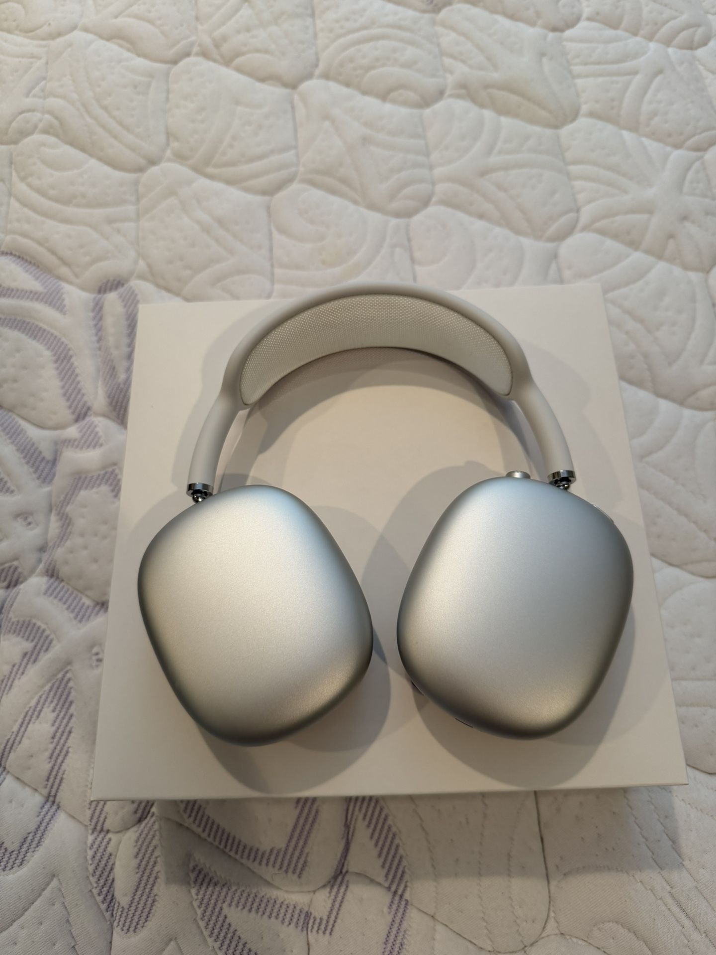 AirPods Max (Silver, 1st Generation)