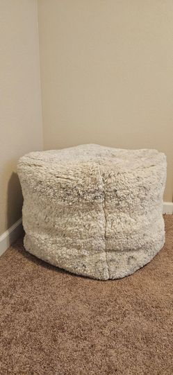 SOFT. POUF