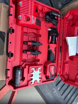 M18 18V Lithium-Ion Cordless Short Throw PEX Press Tool Kit with 3 PEX Crimp Jaws (2) 2.0 Ah Batteries and Charger