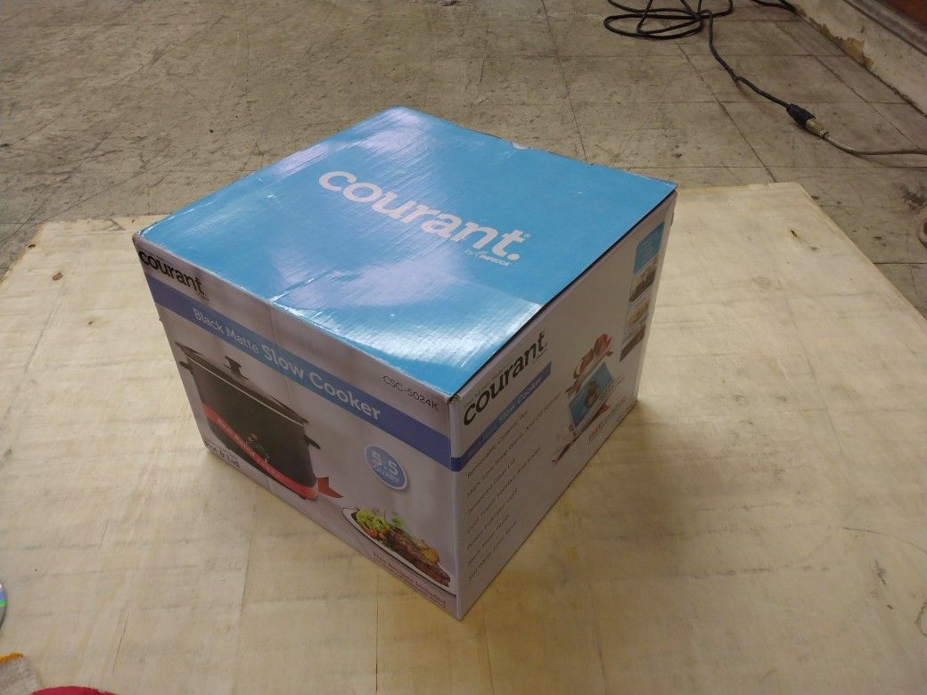 Open Box Courant 5 Quart Slow Cooker - Black Matte
CSC-5024K