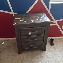 Night Stand. Free with pick up.
