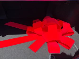 Red gift bow for car