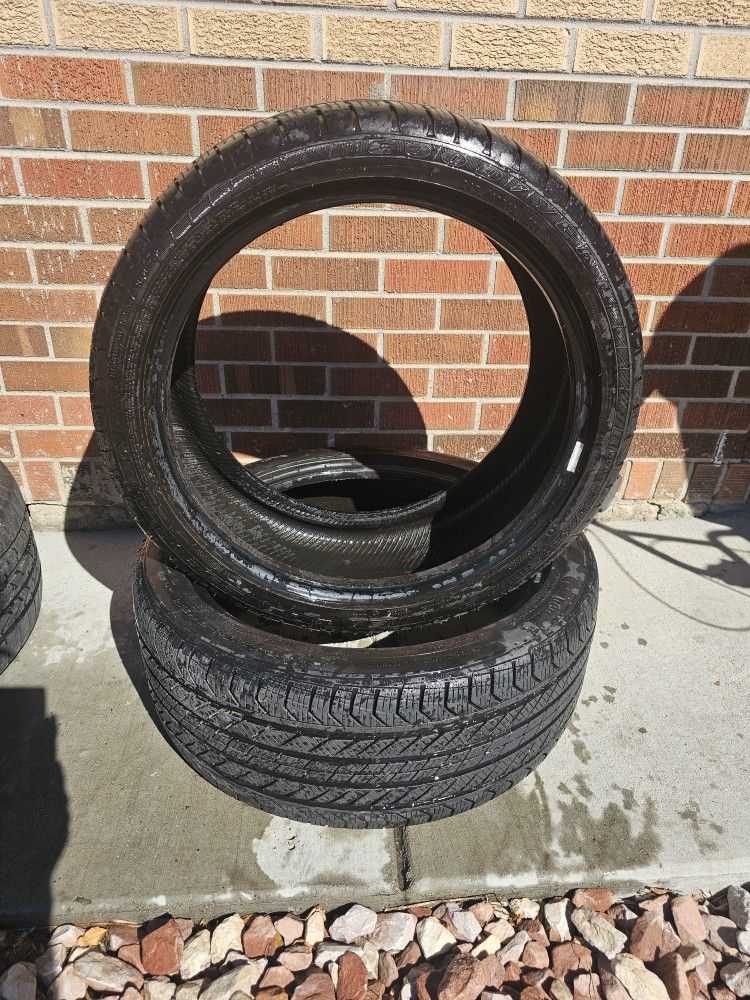 245 40 R19