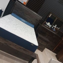 *Featured Bedroom Set*---Peter Bold Queen Bedroom Sets---Delivery And Easy Financing Available🤝
