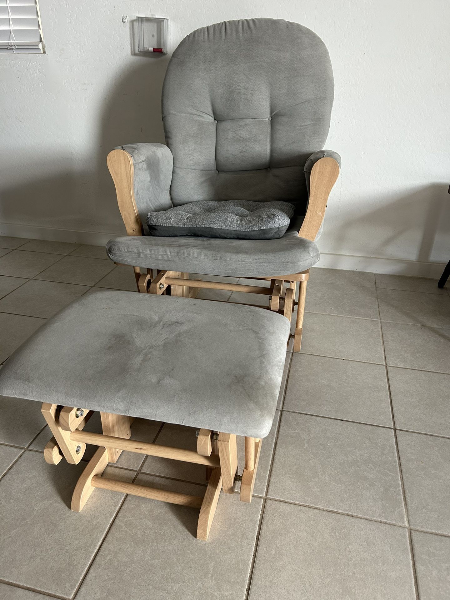 Rocking Chair w/ Footrest