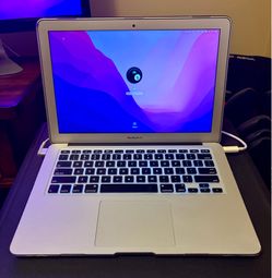 Apple MacBook Air.