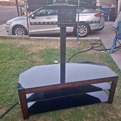 TV STAND IN GREAT SHAPE 