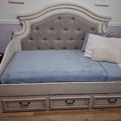 Twin Daybed w/ Storage