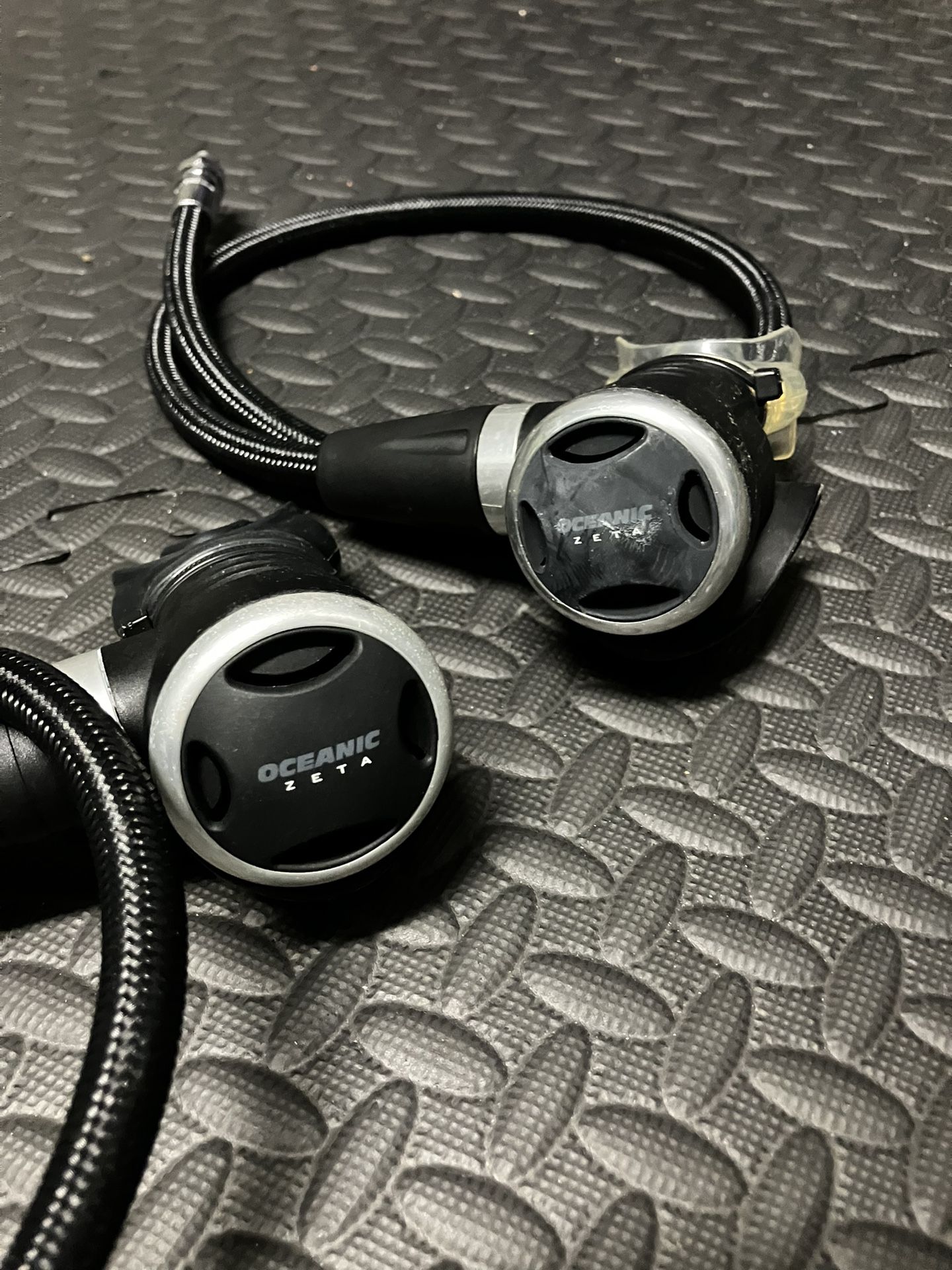 Set of two Oceanic Zeta 2nd Stage Regulator Scuba Dive with flex hoses