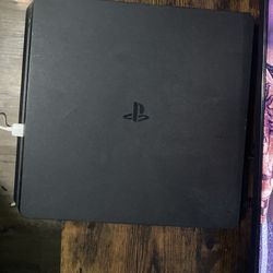 PS4 Slim 