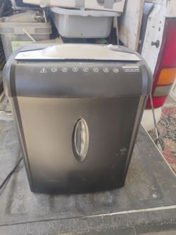 Used CASEMATE paper shredder $25 good condition