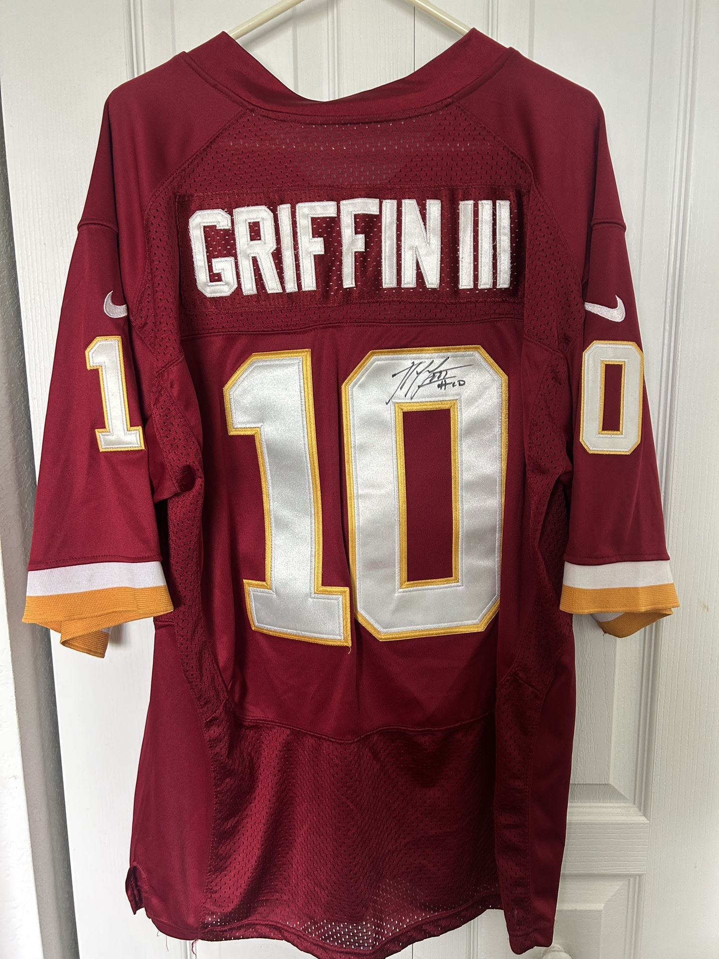 Autographed/Signed Robert Griffin III RG3 Washington Redskins Nike Jersey
